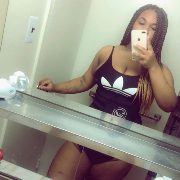 Meet your Posher, Taylor - Picture 2 of 3